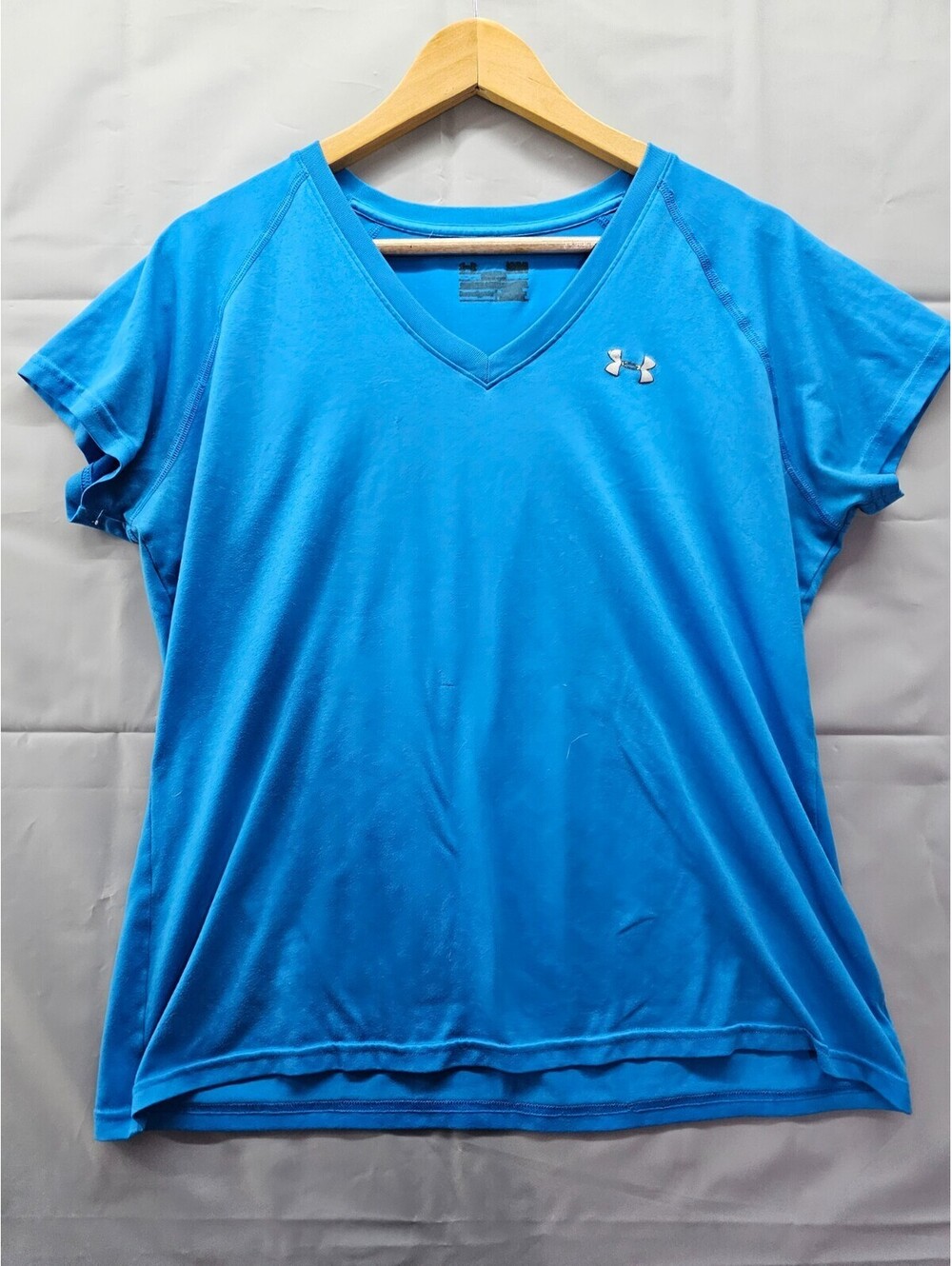 Under Armour V Neck Tee Women’s Medium Blue Short Sleeve Athletic